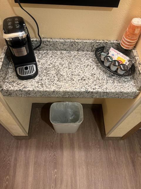 Quality Inn & Suites Bellville - Mansfield Экстерьер фото