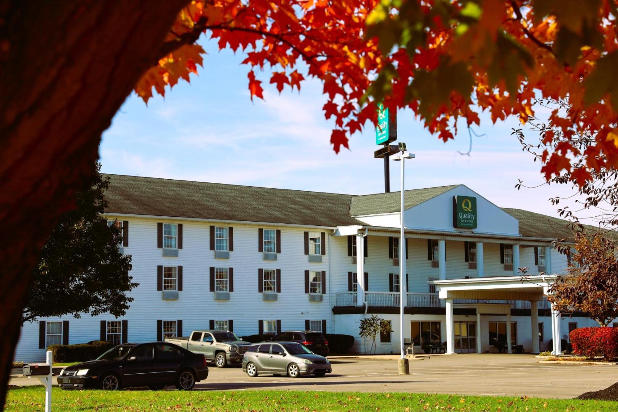 Quality Inn & Suites Bellville - Mansfield Экстерьер фото