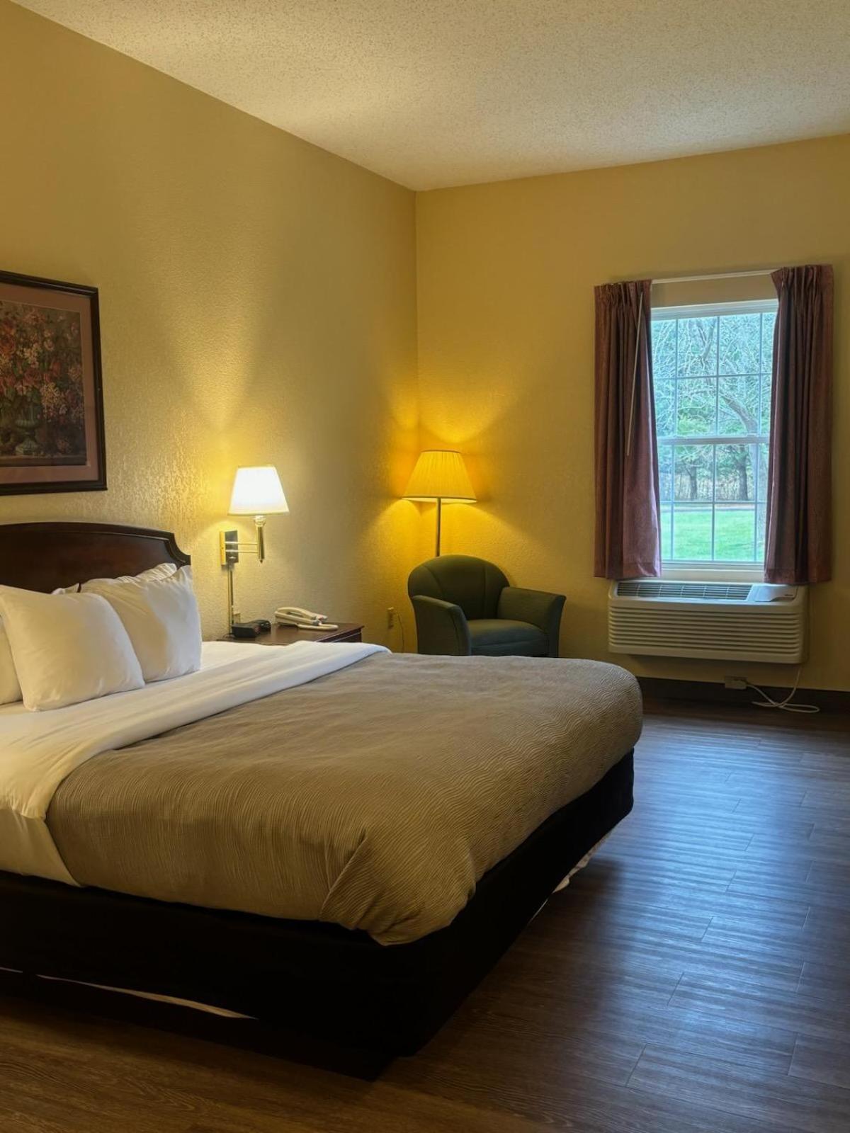 Quality Inn & Suites Bellville - Mansfield Экстерьер фото