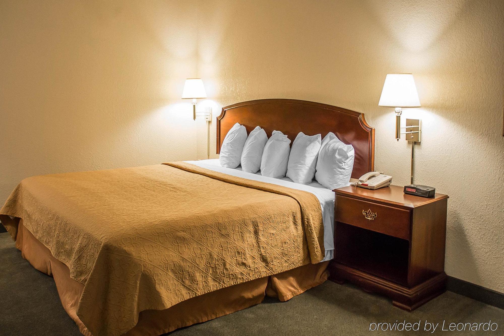 Quality Inn & Suites Bellville - Mansfield Экстерьер фото