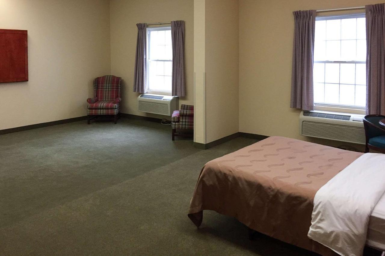 Quality Inn & Suites Bellville - Mansfield Экстерьер фото