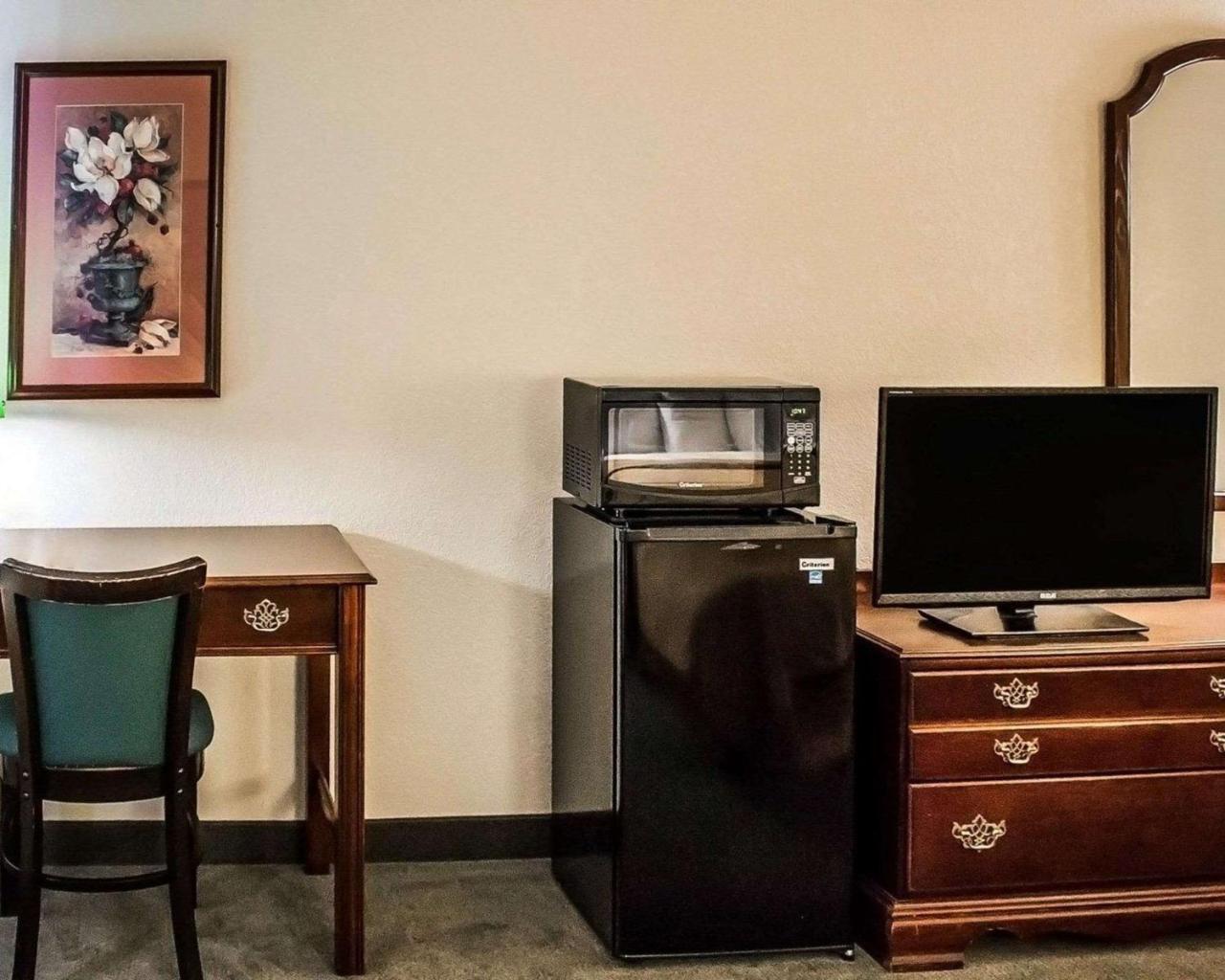 Quality Inn & Suites Bellville - Mansfield Экстерьер фото