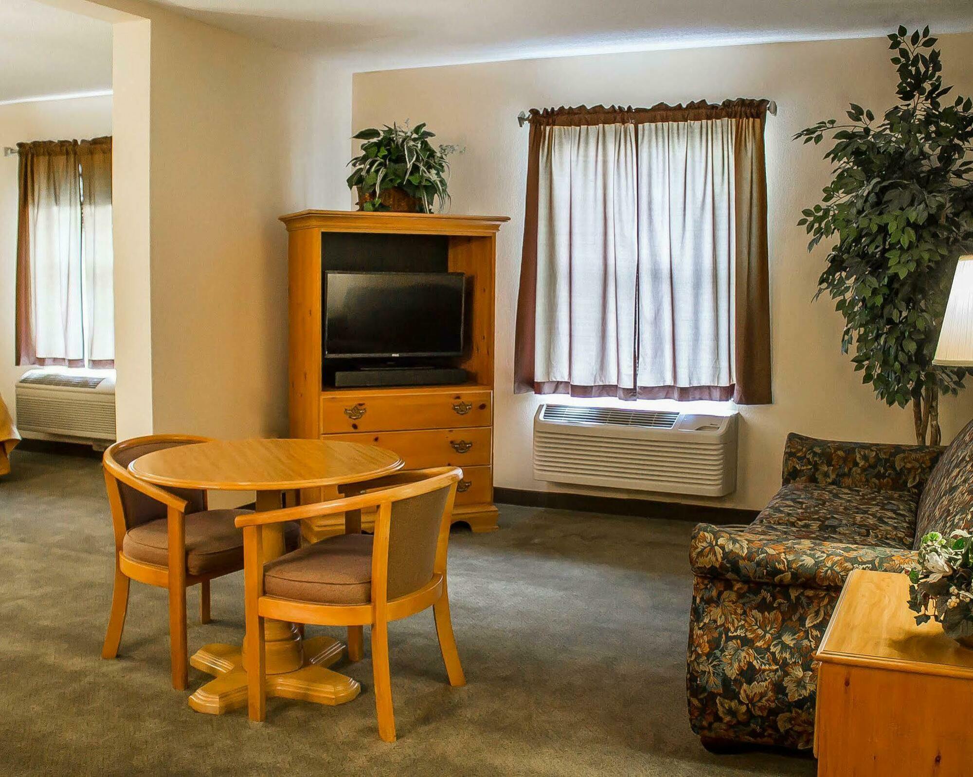 Quality Inn & Suites Bellville - Mansfield Экстерьер фото
